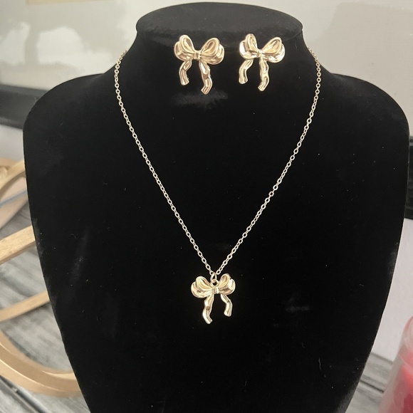 Gold Plated Coquette Bow Earrings Necklace SET Womens Jewelry - Picture 1 of 7